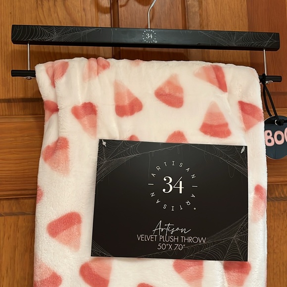 Pink Candy Corn Velvet Plush Throw Blanket - Picture 3 of 3